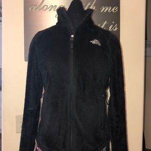 black zip up northface